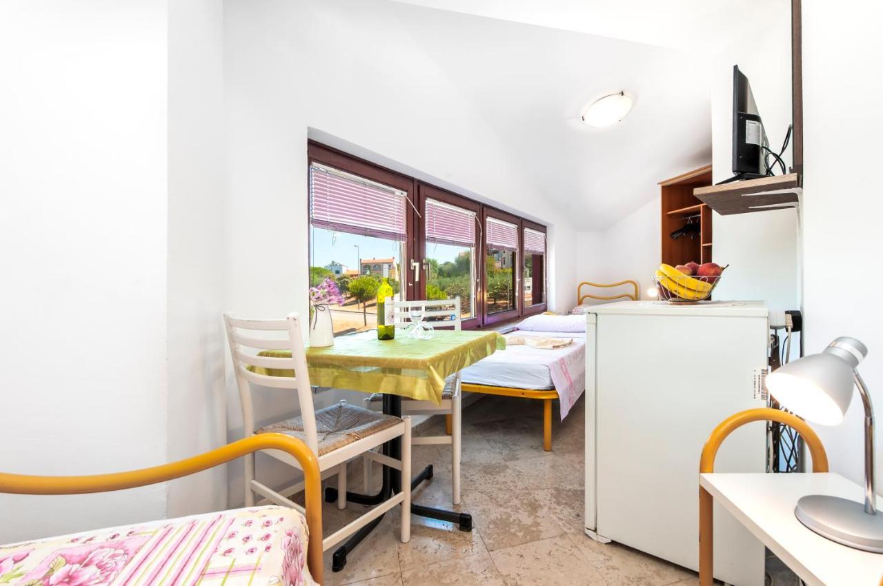 Near Beach And Rovinj Center 4公寓 外观 照片